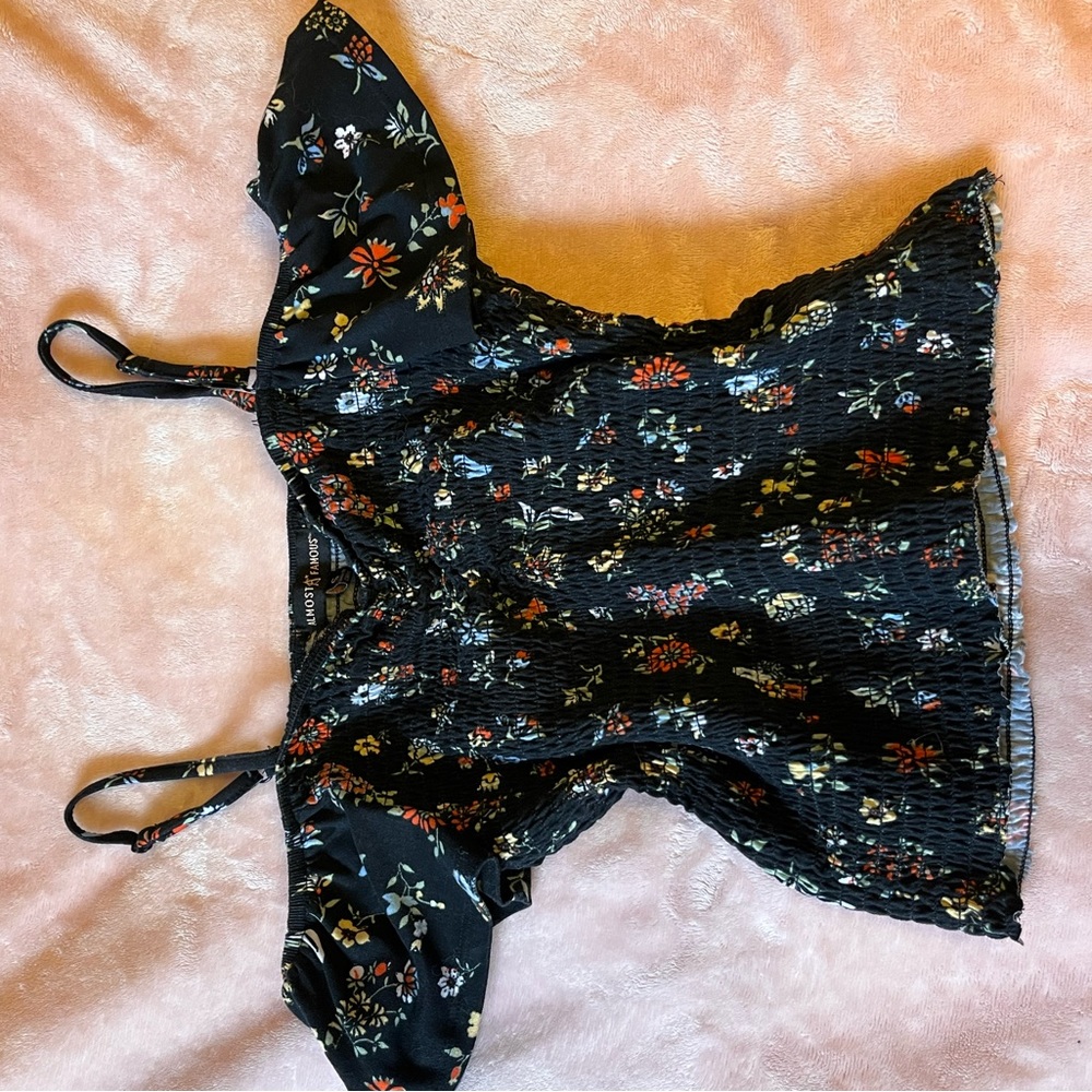🌹 Floral Top 🌹SOLD